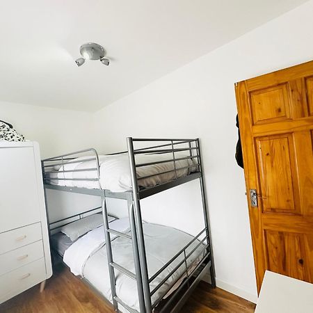 Beautiful Home In London With Easy Access To Central London Sutton  Kültér fotó