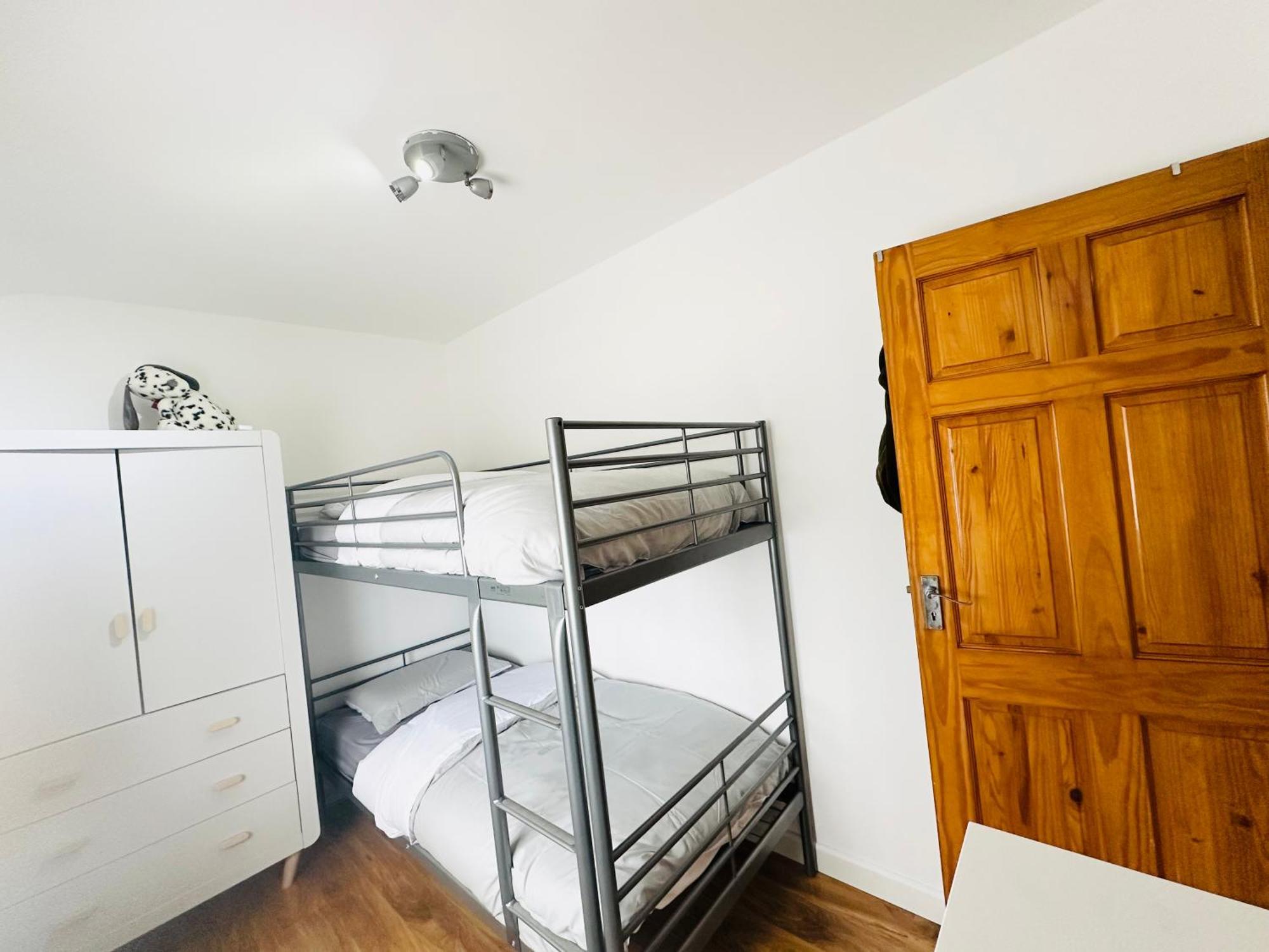 Beautiful Home In London With Easy Access To Central London Sutton  Kültér fotó