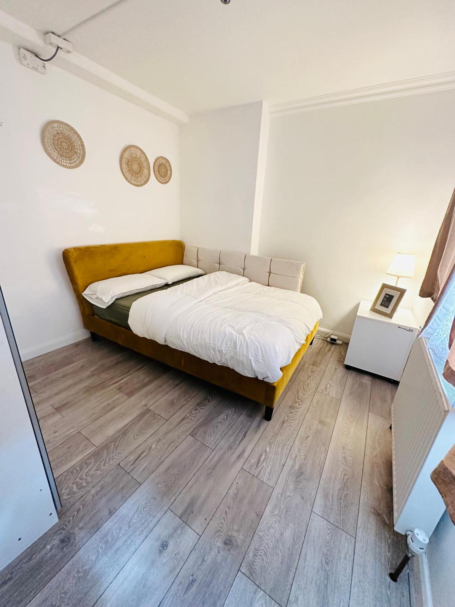 Beautiful Home In London With Easy Access To Central London Sutton  Kültér fotó