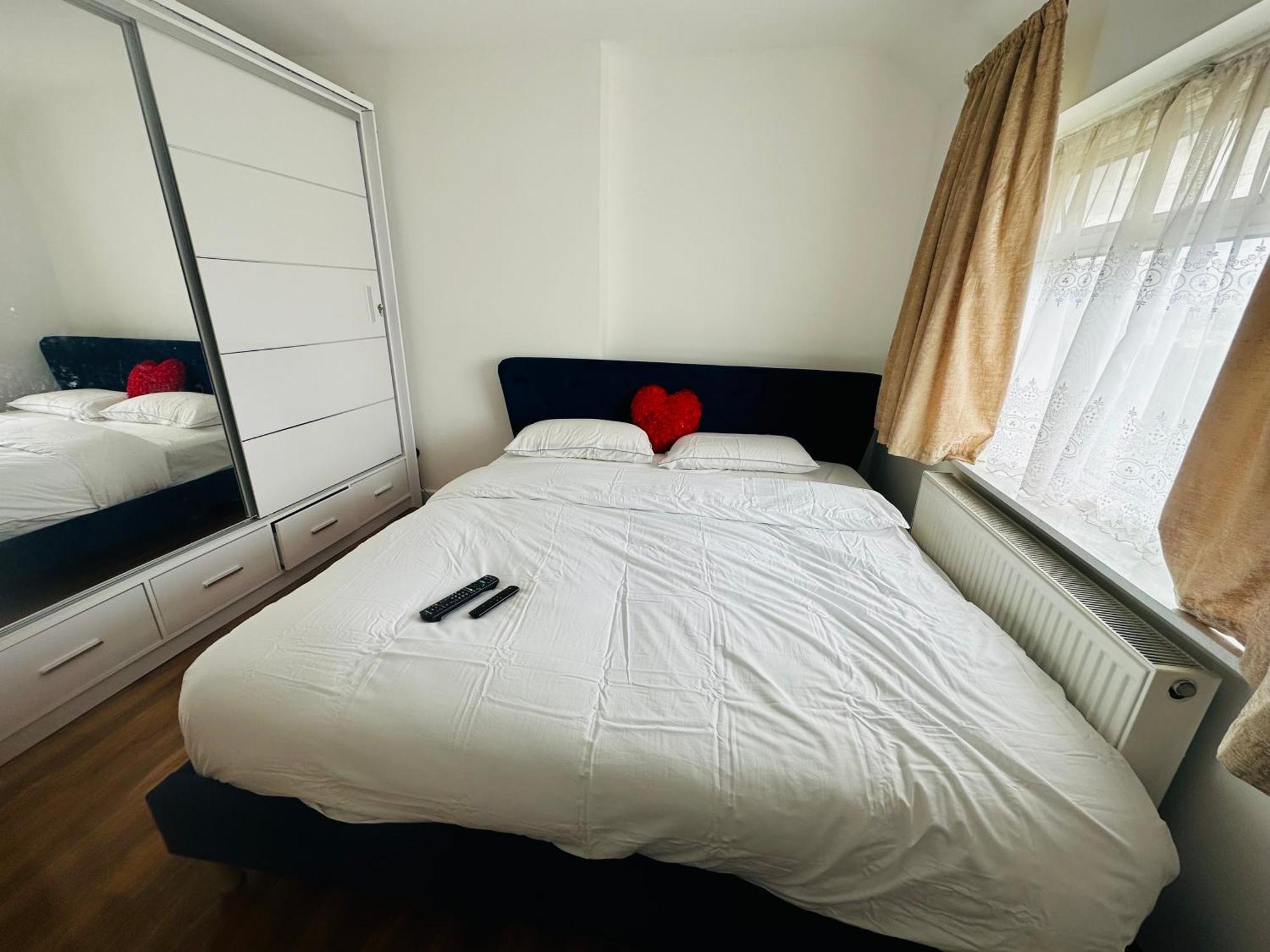 Beautiful Home In London With Easy Access To Central London Sutton  Kültér fotó