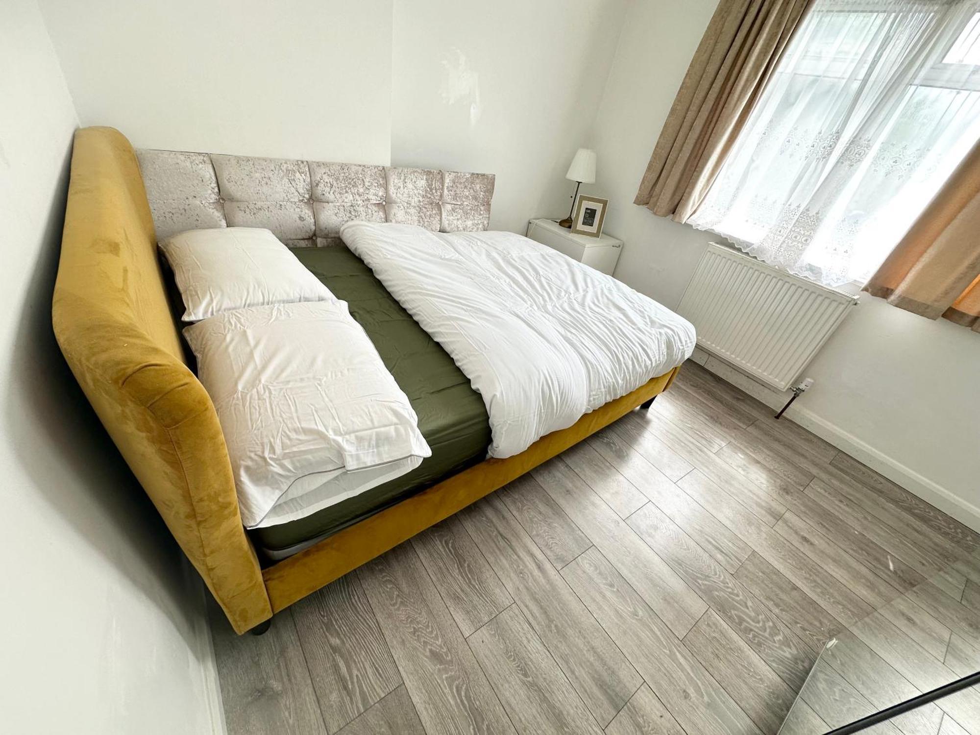 Beautiful Home In London With Easy Access To Central London Sutton  Kültér fotó
