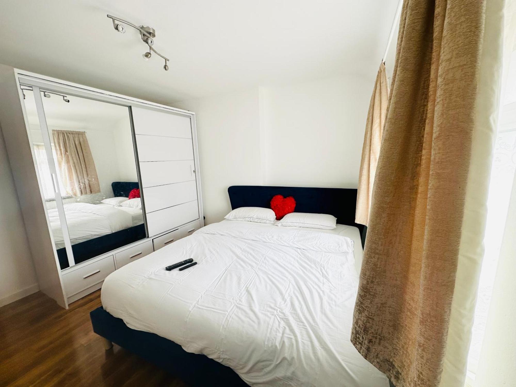 Beautiful Home In London With Easy Access To Central London Sutton  Kültér fotó