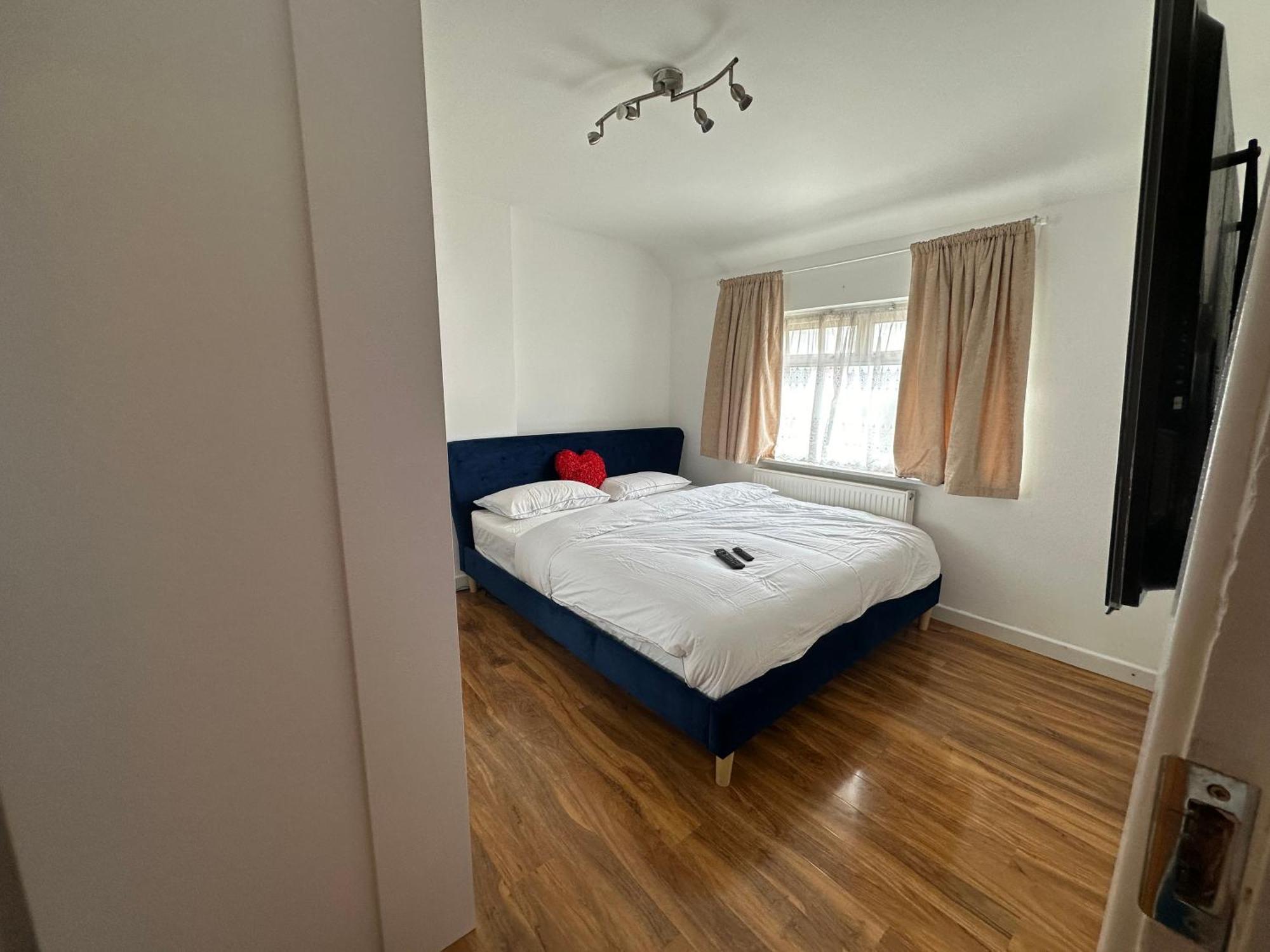 Beautiful Home In London With Easy Access To Central London Sutton  Kültér fotó