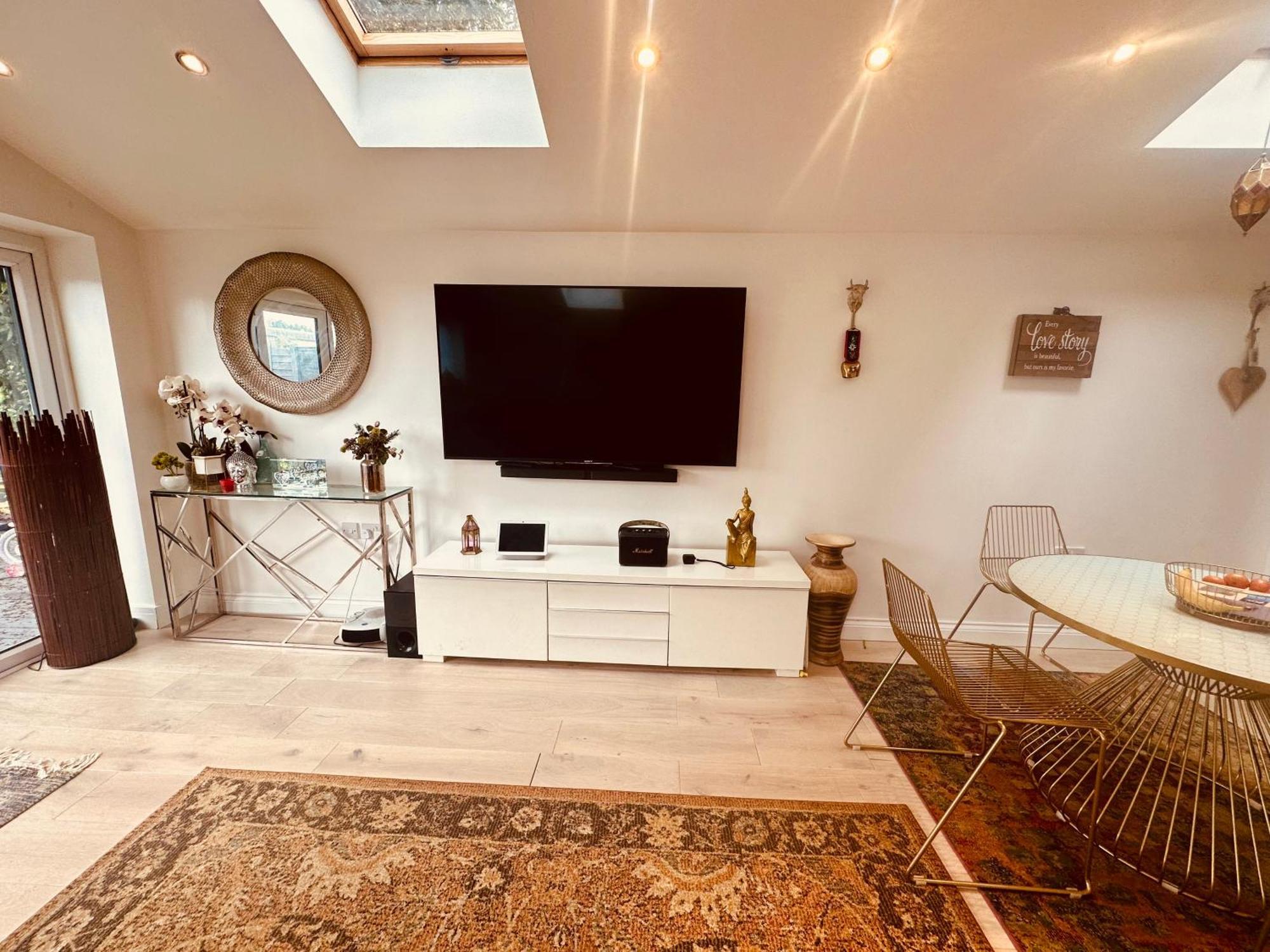 Beautiful Home In London With Easy Access To Central London Sutton  Kültér fotó
